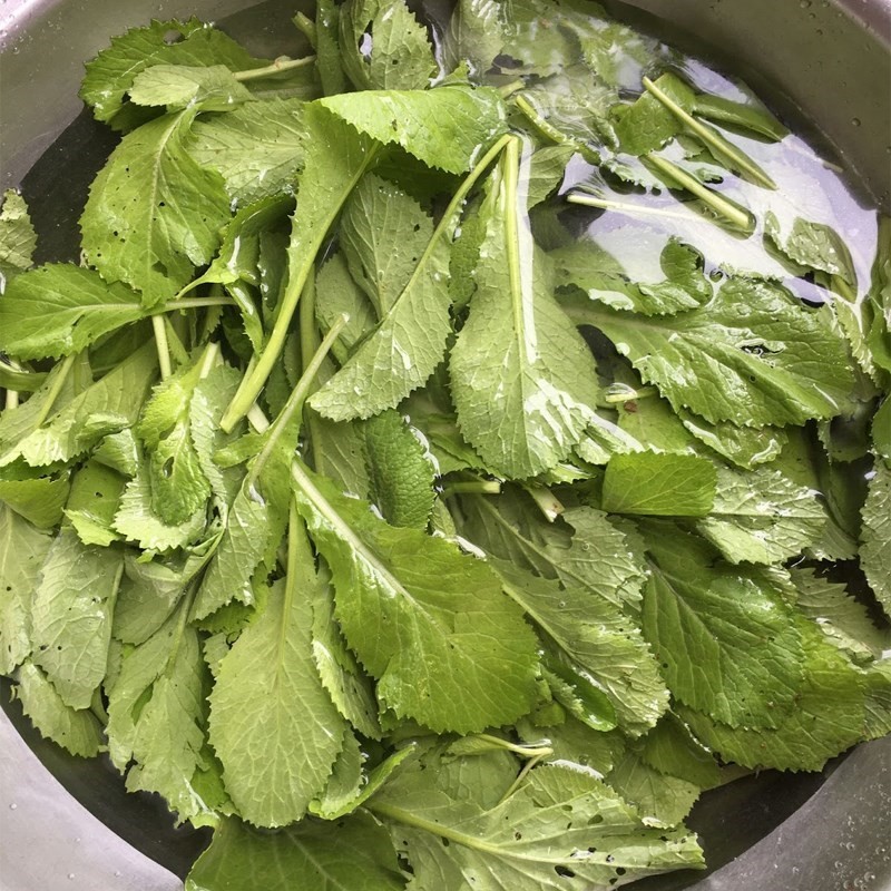Sơ chế nguyên liệu canh hến rau cải