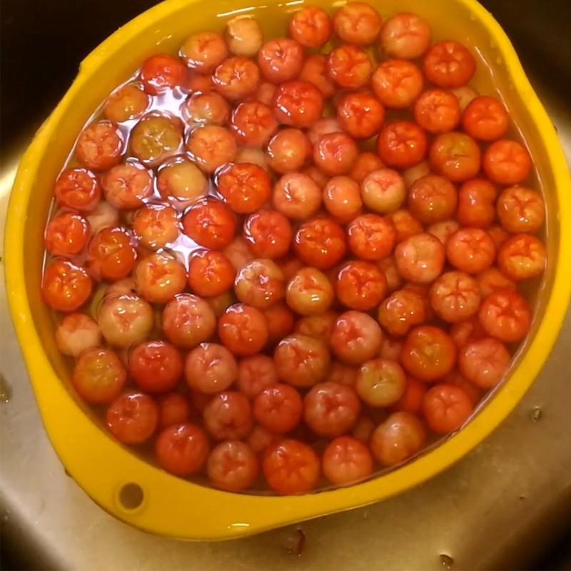 Sơ chế sơ ri tươi ngon