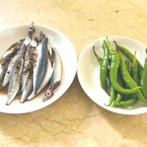 Thịt băm đã ướp đầy đủ gia vị, thấm đều chuẩn bị nấu canh rau ngót