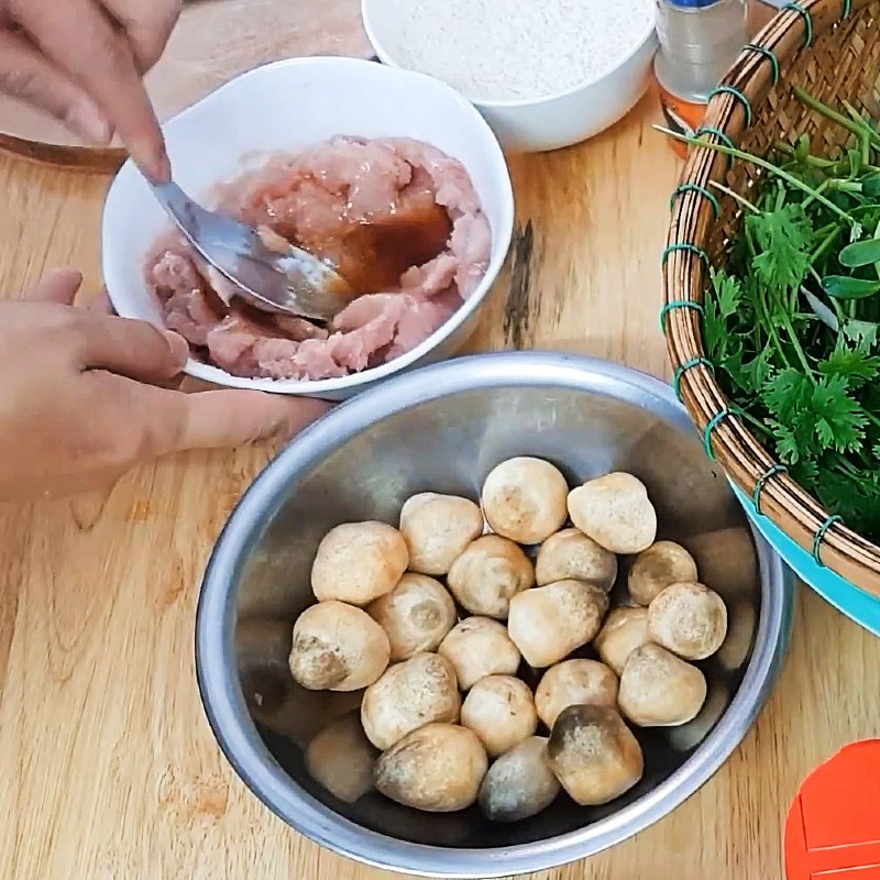 Nấm rơm tươi đã sơ chế sạch sẽ, sẵn sàng nấu cháo