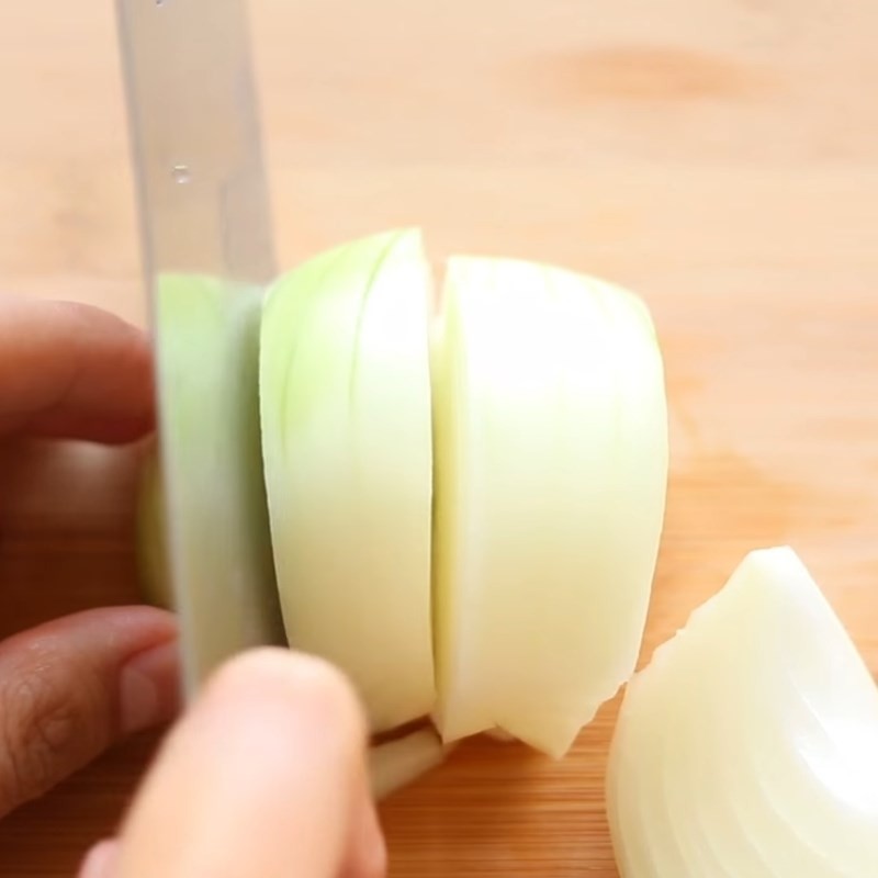 Khoai tây đã cắt khối vuông vừa ăn cho món canh chay
