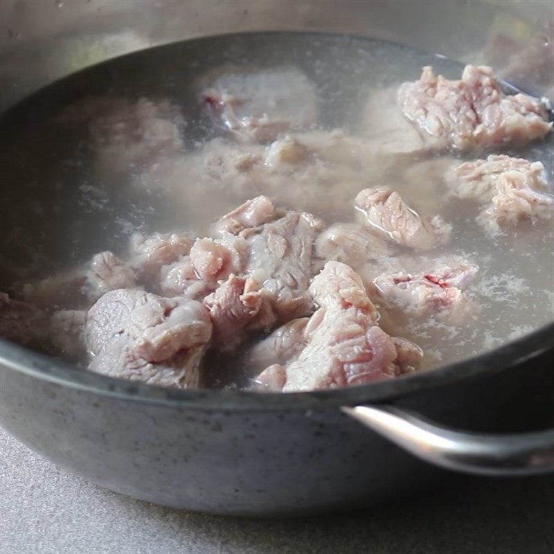 Sơ chế sườn heo sạch để nấu canh súp ngon