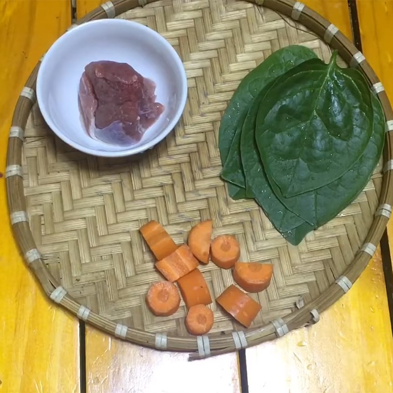 Sơ chế thịt heo và cà rốt tươi ngon