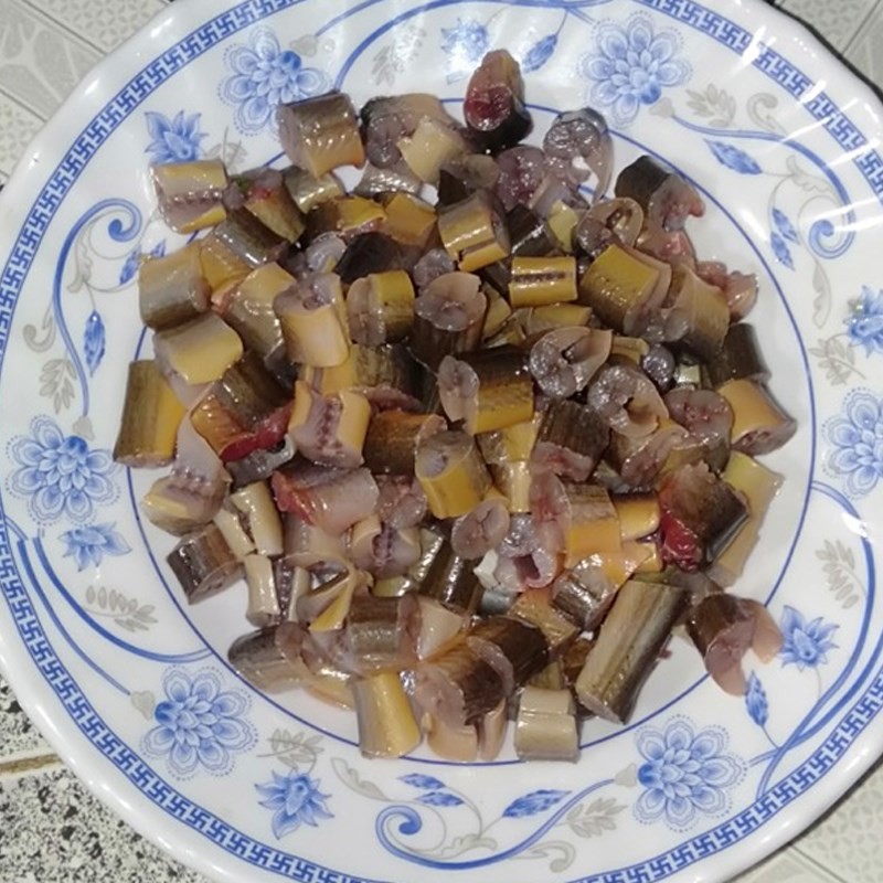 Lươn đã được sơ chế sạch sẽ, sẵn sàng cho các bước tiếp theo