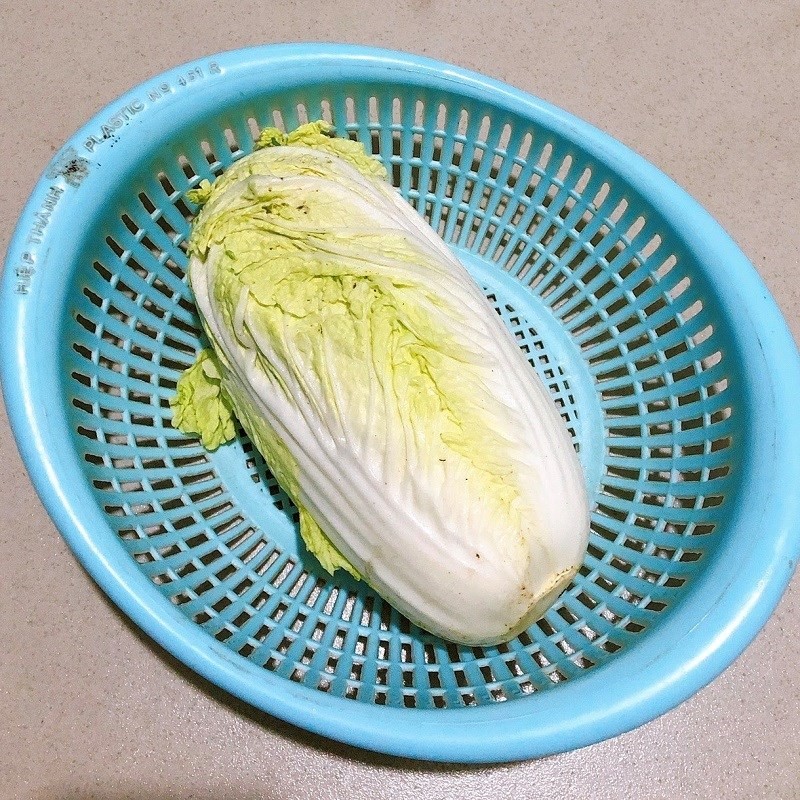 Cải thảo đã rửa sạch và cắt khúc chuẩn bị nấu canh