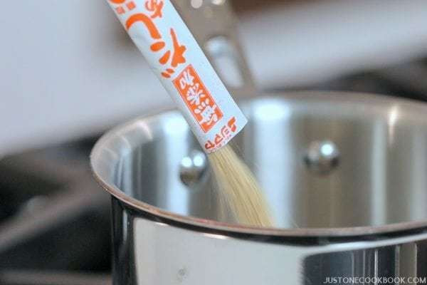 Pha nước dùng udon nhanh chóng với bột dashi