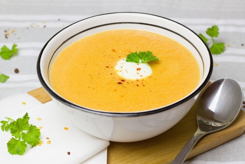 Súp ngô cho bé kết hợp cà rốt cung cấp vitamin A