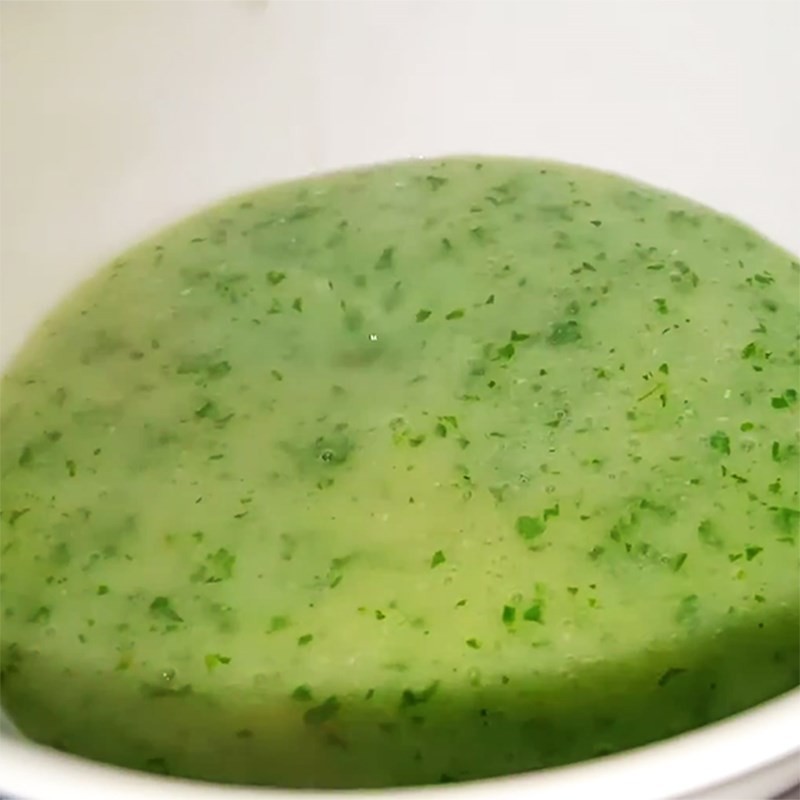 Tô cháo tôm rau cải ngọt thành phẩm, trang trí đẹp mắt, sẵn sàng cho bé ăn dặm đầy đủ dinh dưỡng