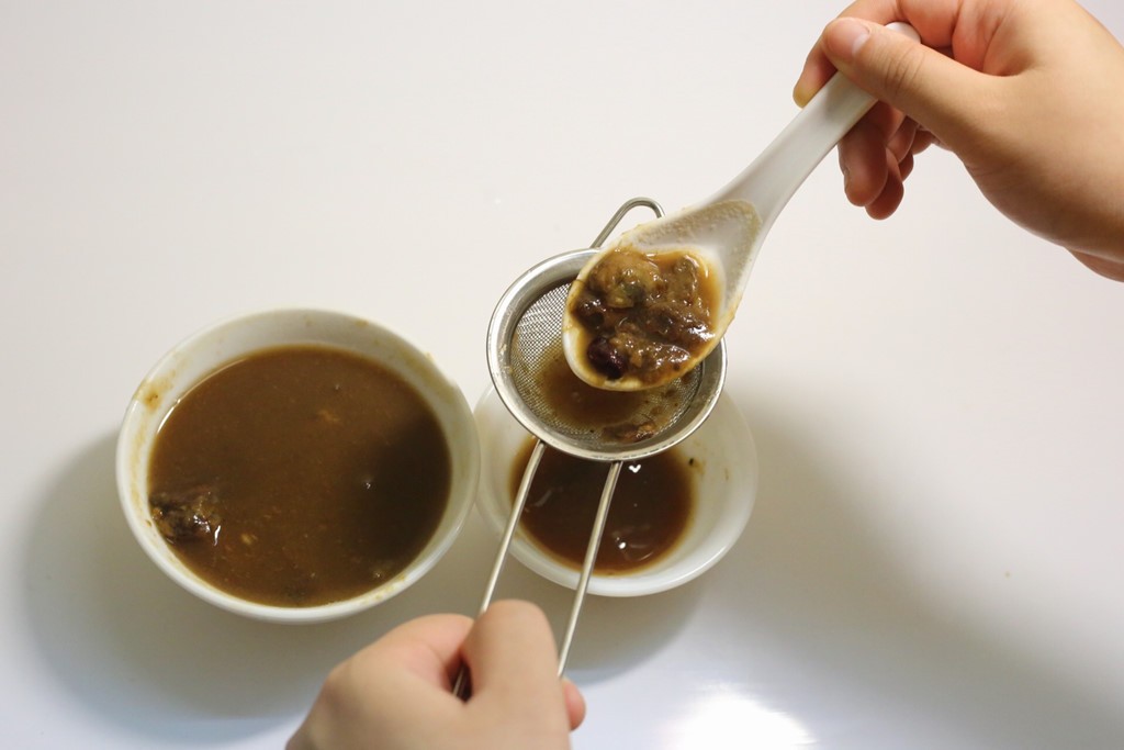 Sơ chế rau ăn kèm lẩu thái chay
