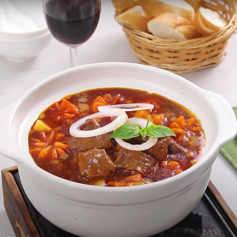Thành phẩm bò sốt vang miền Bắc thơm lừng