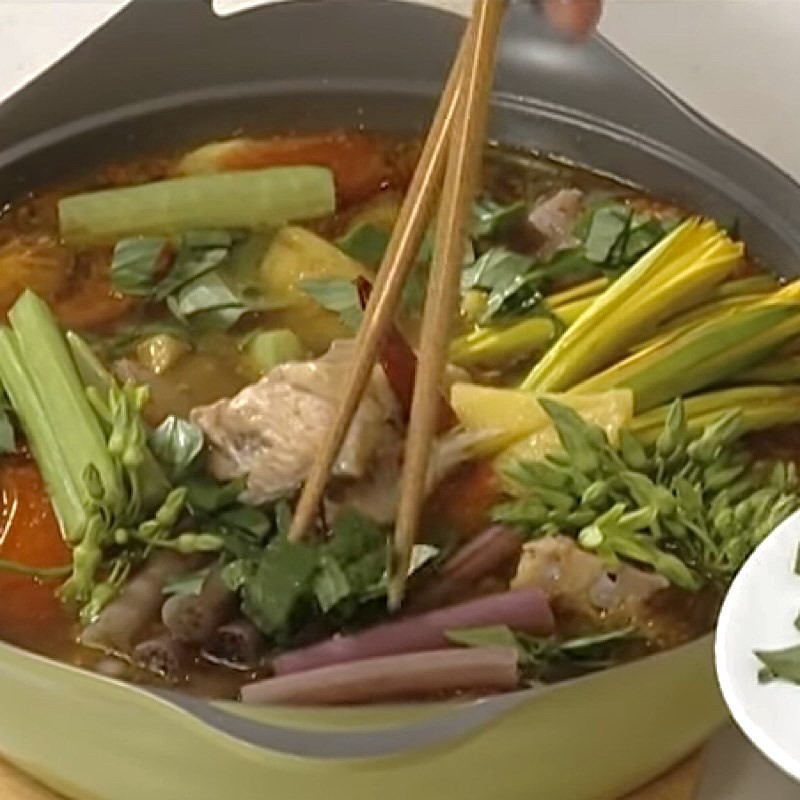 Lẩu đầu cá bớp ớt khô