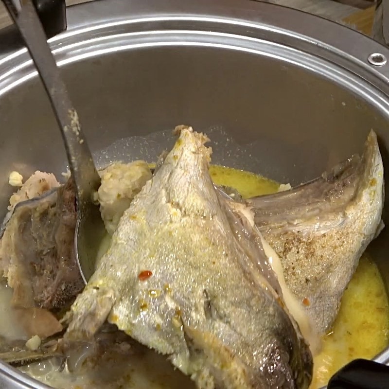 Lẩu đầu cá bớp khoai môn