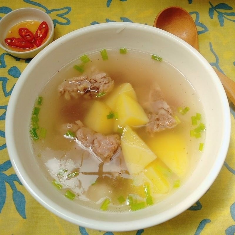 Thành phẩm món canh xương hầm khoai tây đậu đỏ bổ dưỡng, hấp dẫn