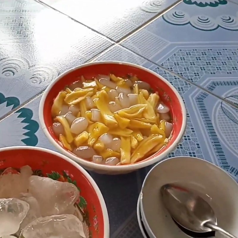 Bát chè mít đát thơm (dứa) thành phẩm, một món tráng miệng tuyệt vời