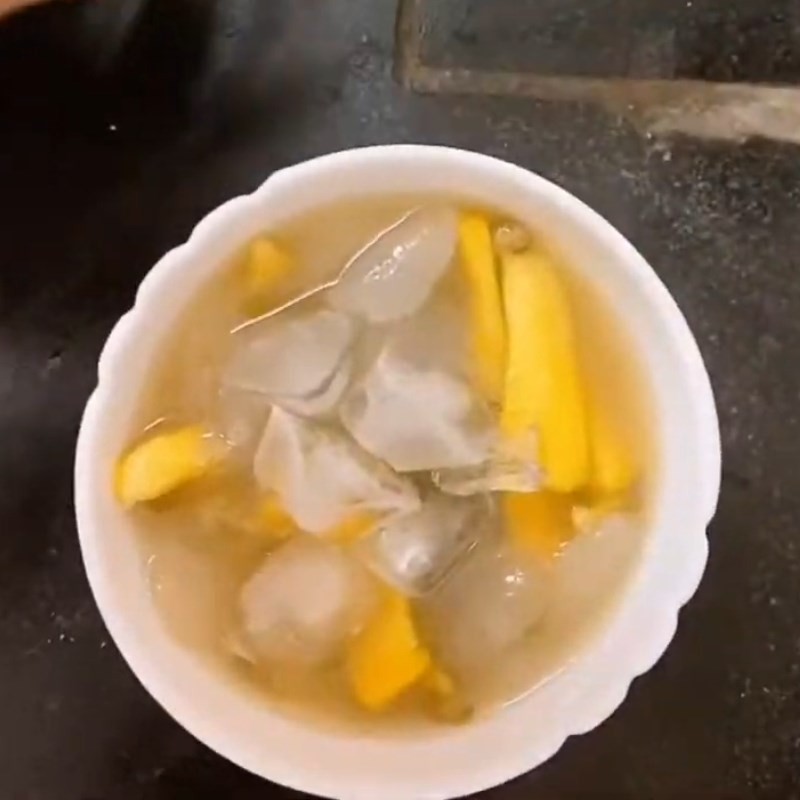 Chè mít đát đậu xanh dùng kèm đá lạnh, tăng thêm sự sảng khoái