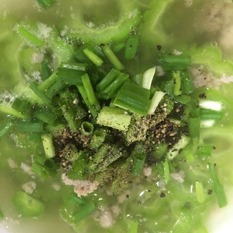 Tô canh khổ qua thịt băm thơm ngon bổ dưỡng