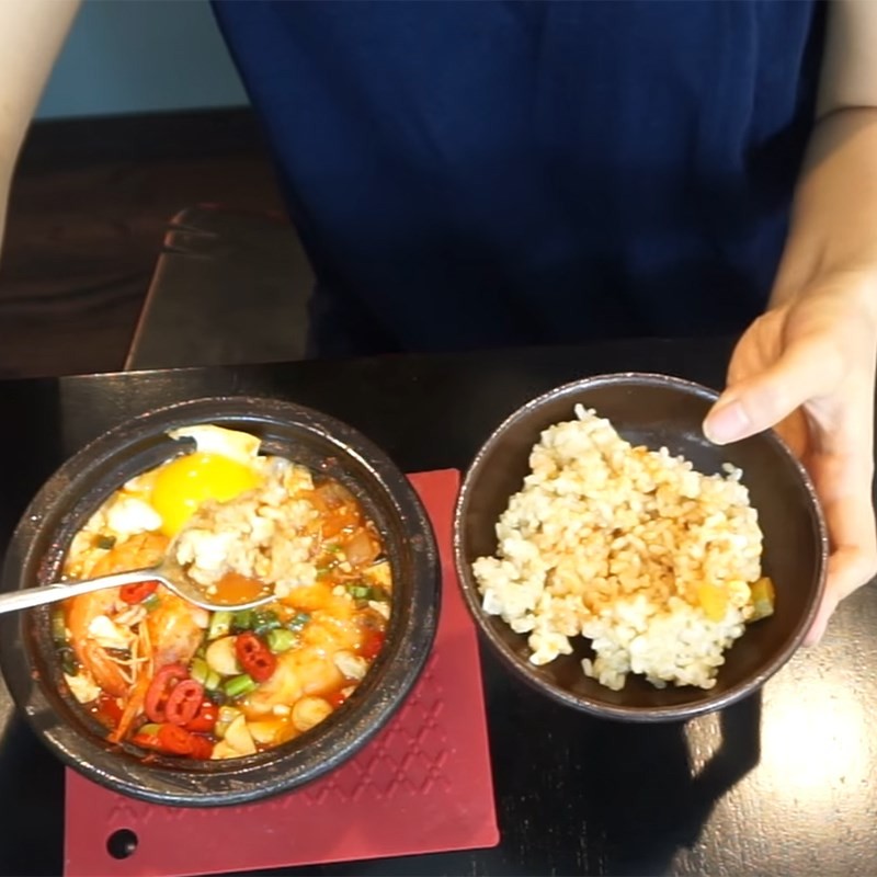 Thành phẩm món canh kim chi hải sản thơm ngon