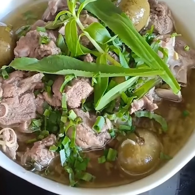 Vịt om sấu nóng hổi, hấp dẫn