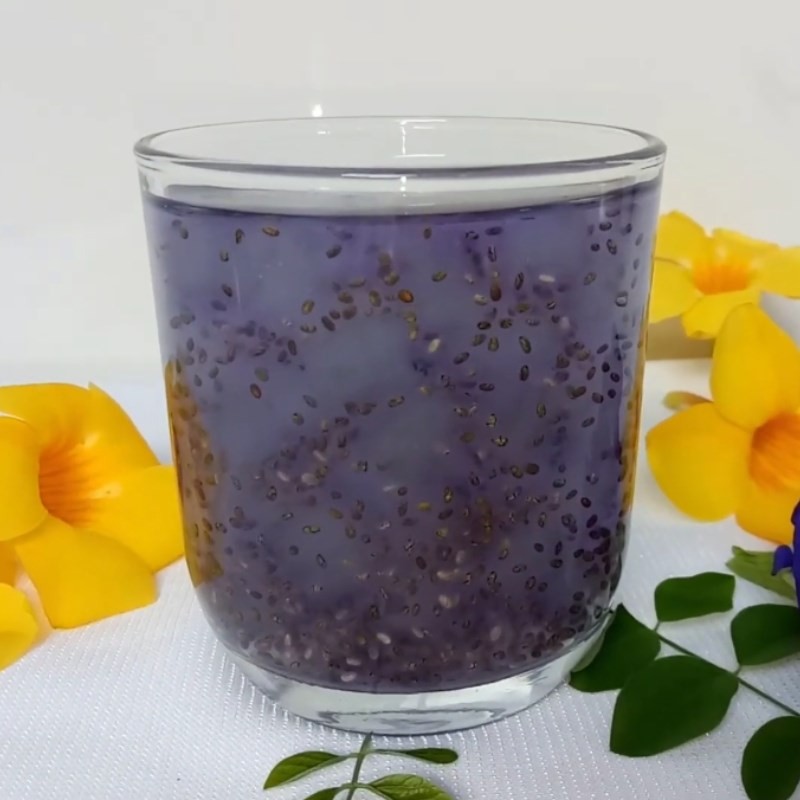 Thành phẩm món hạt chia đường phèn hoa đậu biếc với màu sắc đẹp mắt