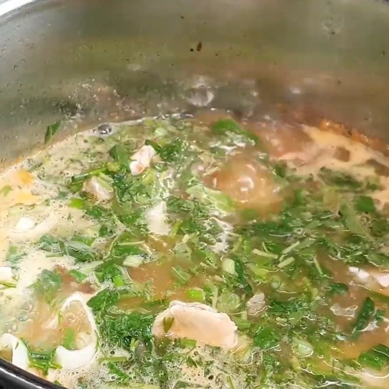 Cận cảnh tô canh cá vược chua ngọt, đậm đà hương vị