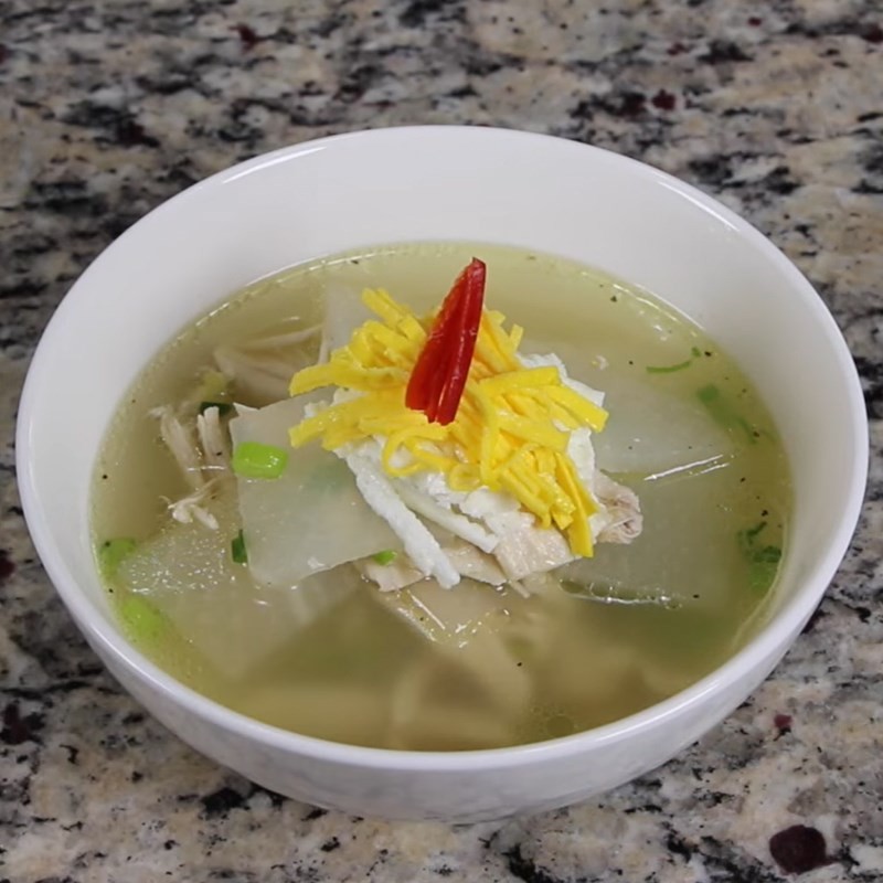 Thành phẩm canh củ cải thịt gà thơm ngon, bổ dưỡng