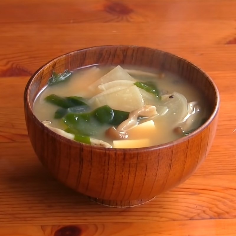Thành phẩm canh củ cải miso thanh đạm, hấp dẫn