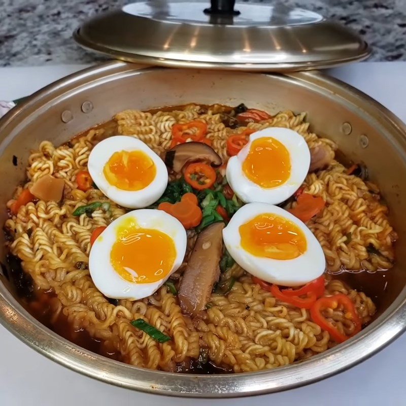 Món mì trứng luộc hoàn chỉnh, một lựa chọn tuyệt vời cho cách nấu mì với tôm