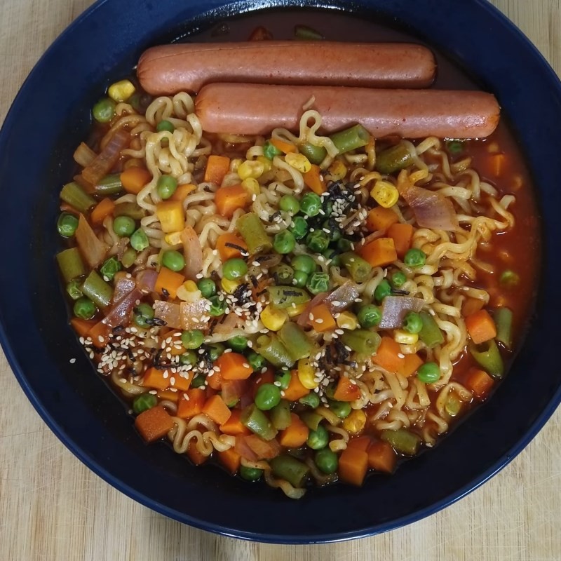 Tô mì Samyang thập cẩm thành phẩm đầy đủ màu sắc và hương vị