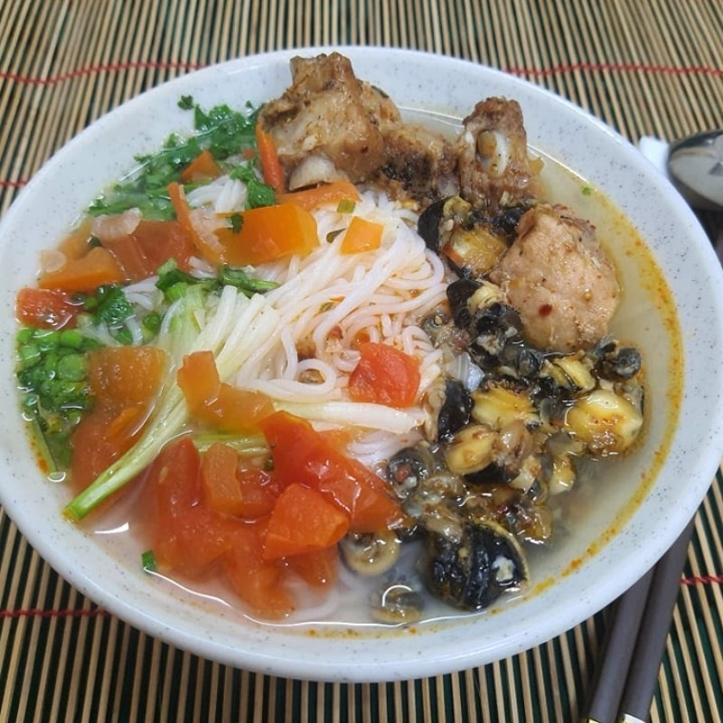 Tô bún ốc hạt và ốc mít sườn non thành phẩm hấp dẫn