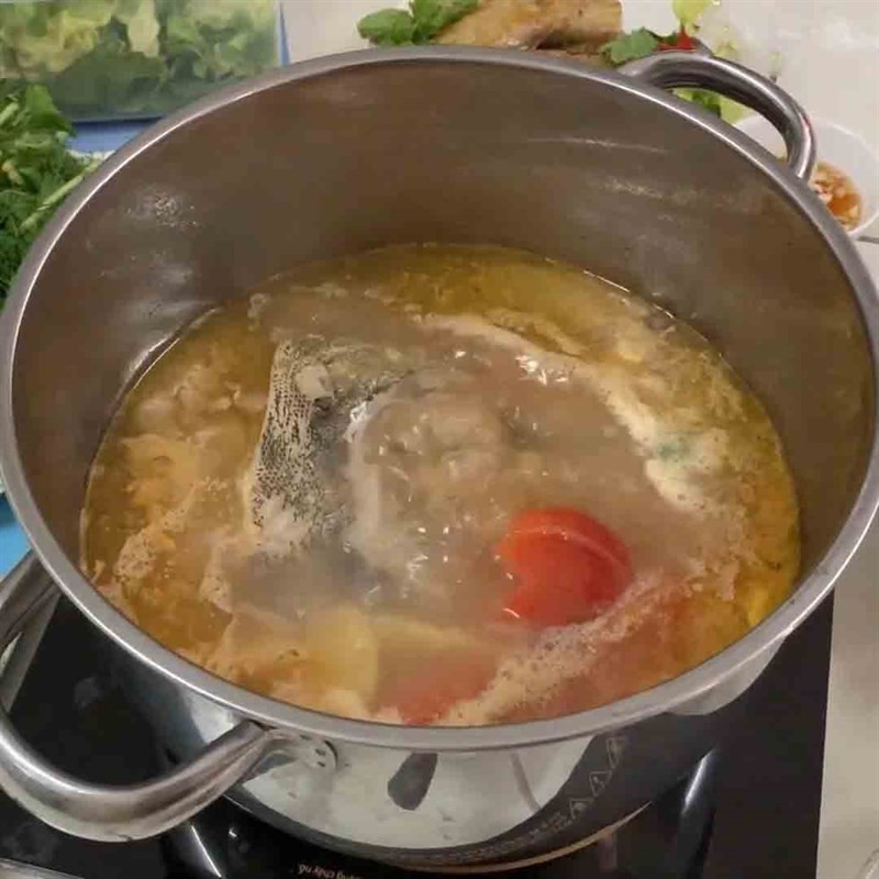 Thành phẩm lẩu cá mú chua cay hấp dẫn
