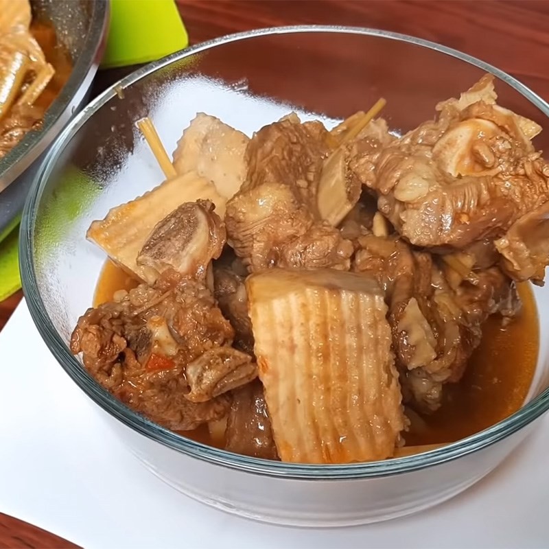 Thành phẩm sườn bò hầm sả mềm ngon