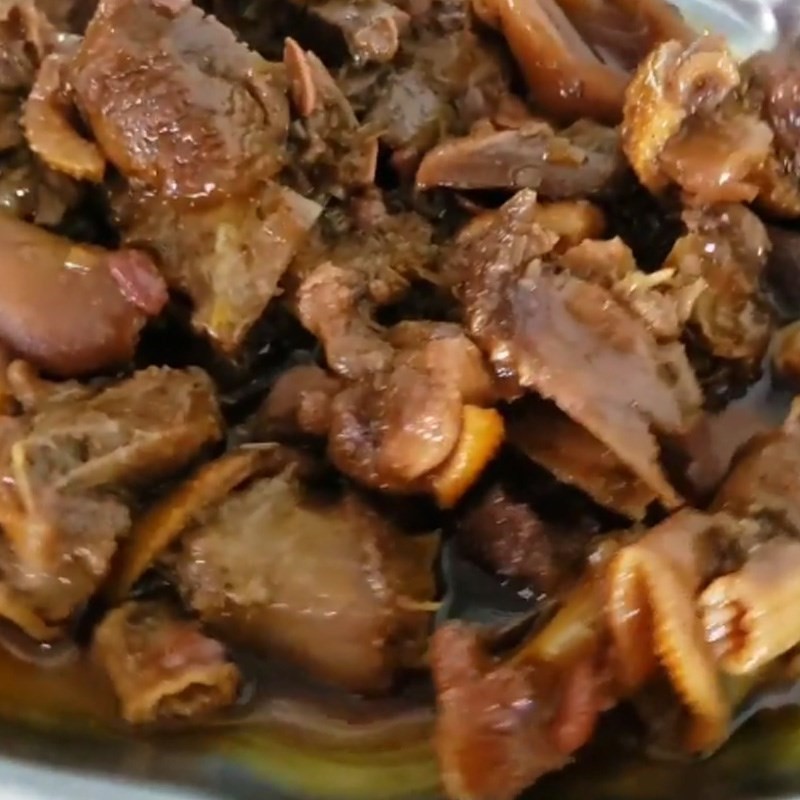 Món thịt ngỗng giả cầy hoàn chỉnh, hấp dẫn, sẵn sàng thưởng thức