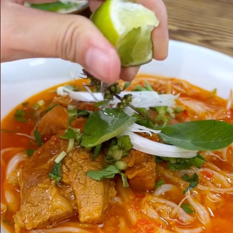 Thành phẩm canh bí đỏ thịt bằm đơn giản