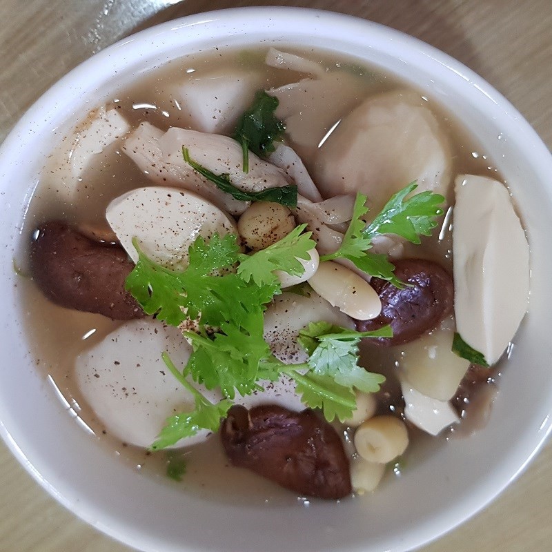 Tô canh khoai sọ chay đã hoàn thành, nóng hổi và thơm ngon