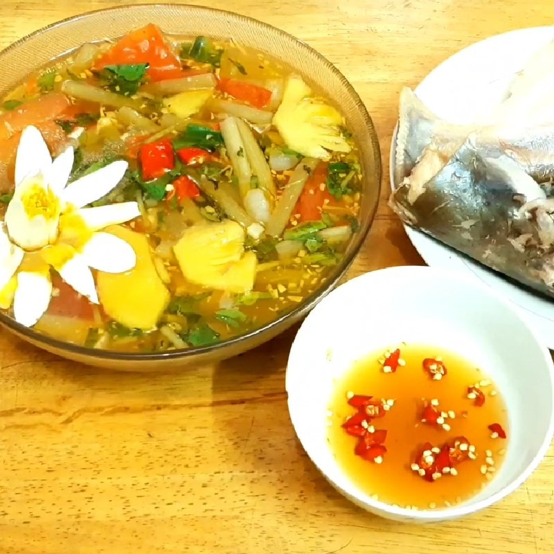 Tô canh chua cá hú bông súng thanh mát, hấp dẫn
