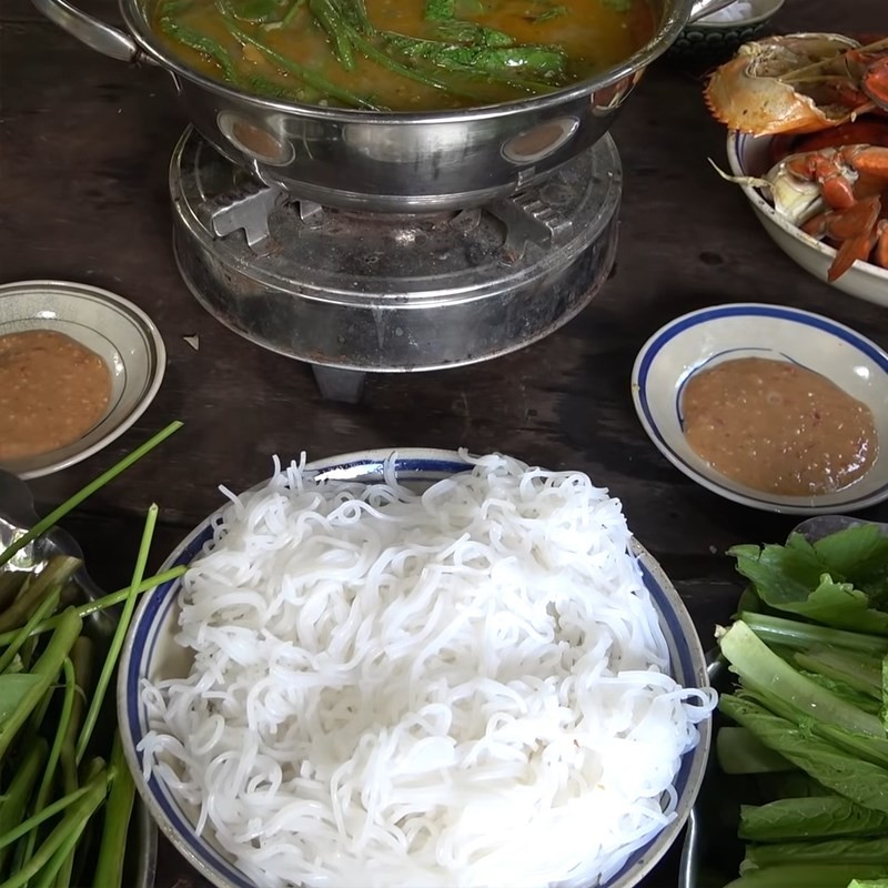Thành phẩm bún chả cá chay rong biển hấp dẫn, sẵn sàng thưởng thức