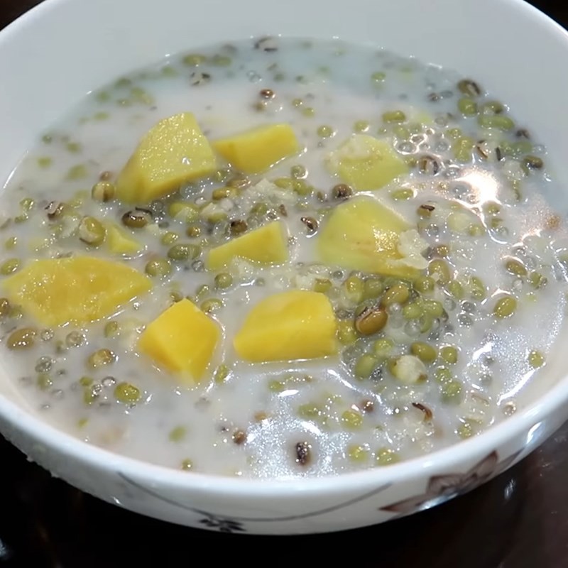 Chè khoai đậu xanh nước cốt dừa sánh mịn, đẹp mắt