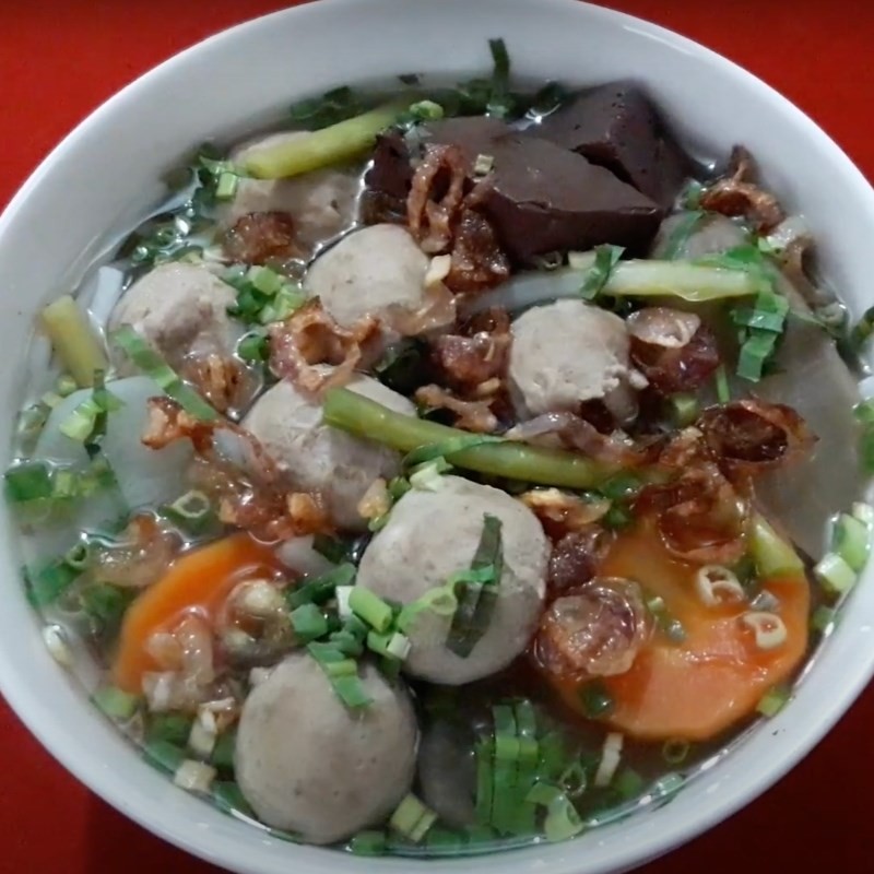Tô bánh canh bò viên thành phẩm thơm ngon, hấp dẫn