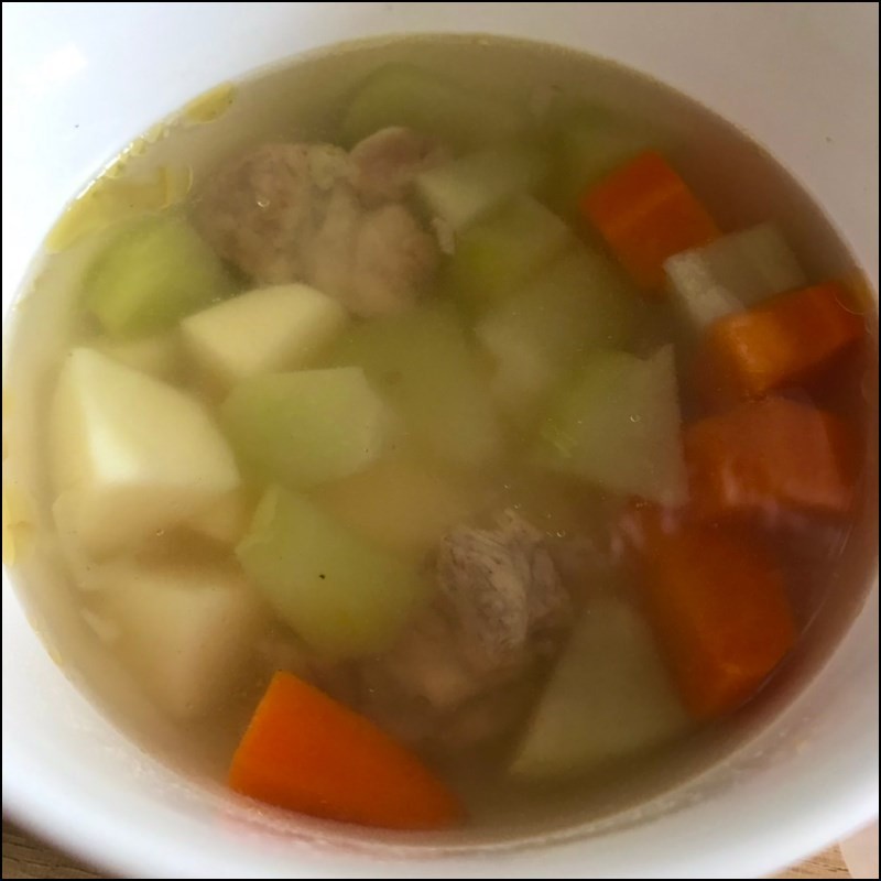 Bát canh xương hầm rau củ thành phẩm nóng hổi, bổ dưỡng