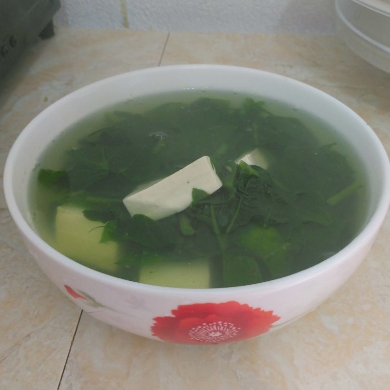 Bát canh mồng tơi chay đậu hũ nóng hổi, thanh đạm sẵn sàng thưởng thức