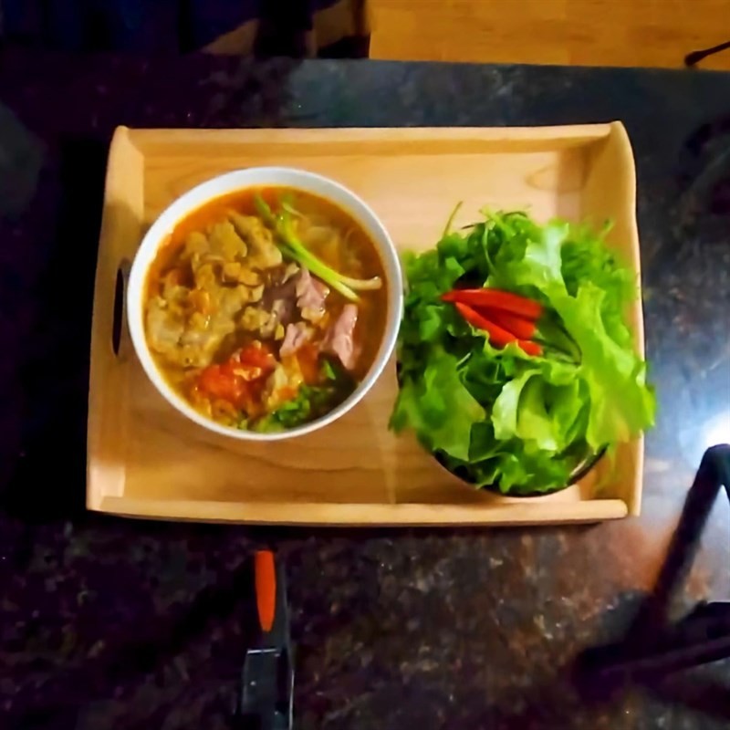 Tô bún cua bò hấp dẫn đã hoàn thành