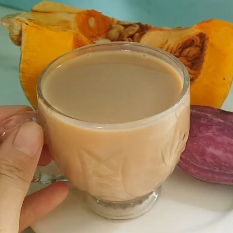 Sữa khoai lang tím bí đỏ thành phẩm có màu sắc và hương vị độc đáo