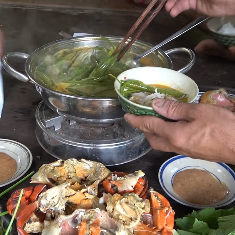 Thành phẩm lẩu bao tử hầm tiêu xanh nóng hổi