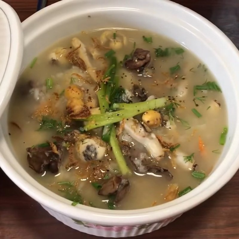 Tô cháo ốc móng tay thơm ngon, nóng hổi đã hoàn thành