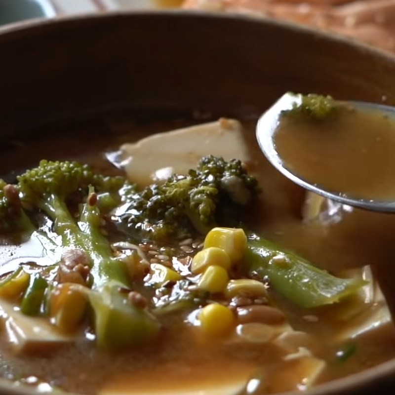 Thưởng thức canh đậu tương cá hồi Hàn Quốc cùng cơm trắng nóng