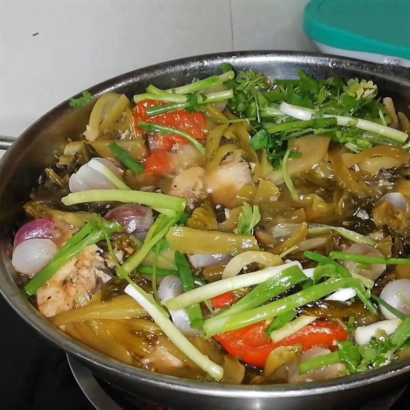 Món canh cá trắm dưa chua thơm ngon, bổ dưỡng sẵn sàng thưởng thức