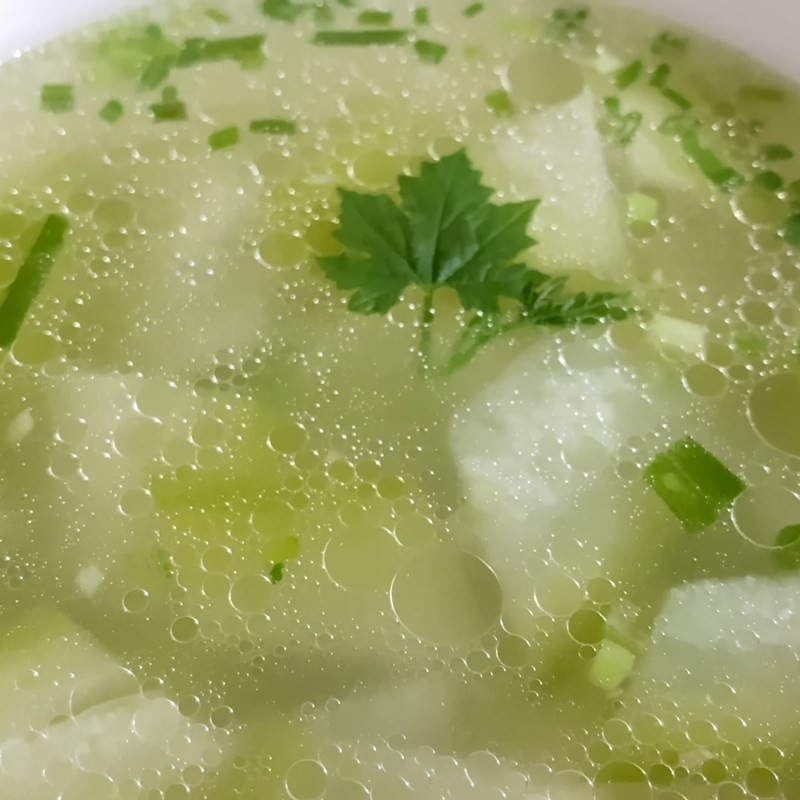 Bát canh bí đao ngon sau khi hoàn thành, sẵn sàng thưởng thức