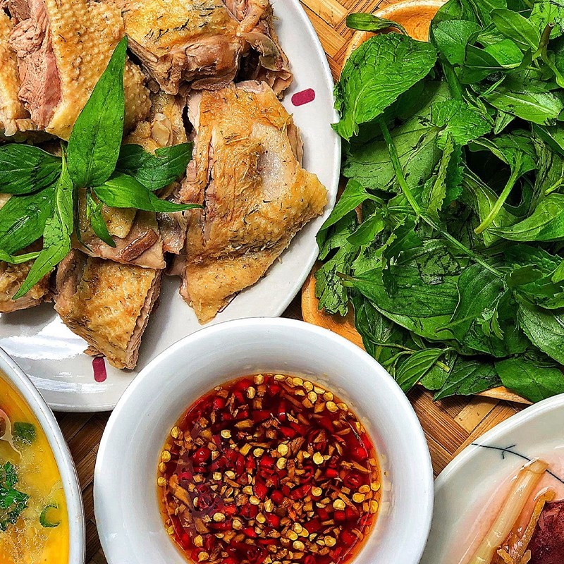 Tô cháo vịt thơm ngon, sánh mịn, sẵn sàng thưởng thức
