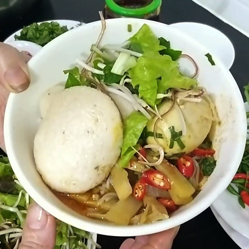 Thưởng thức món ếch om cà pháo nóng hổi, một bữa ăn đậm chất quê hương