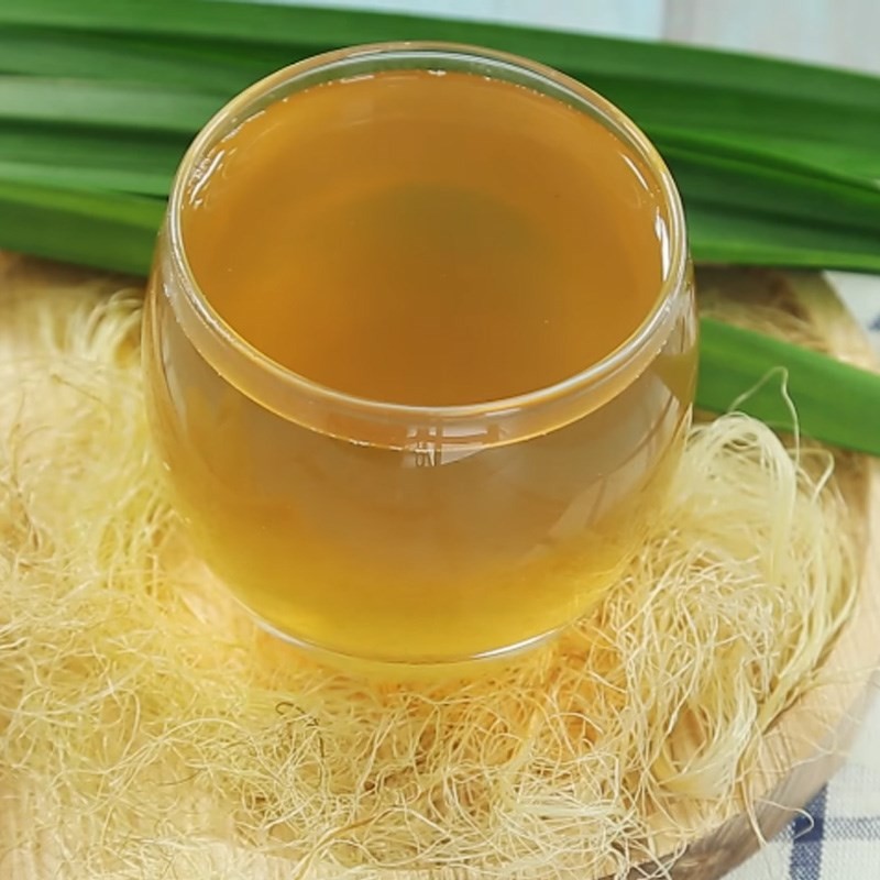 Nước mát râu bắp mía lau lá dứa sau khi nấu
